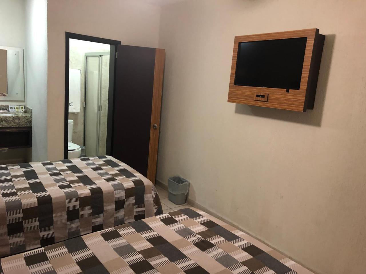Hotel Del Carmen เลออน ภายนอก รูปภาพ